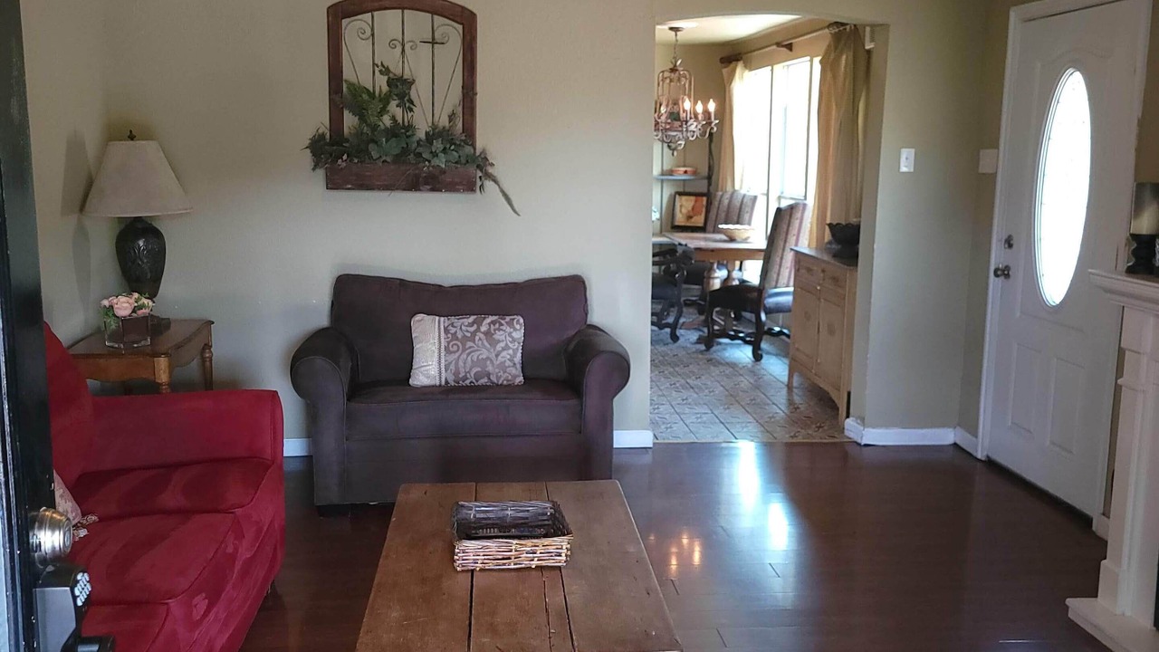 Photo of Livingroom in Davis
