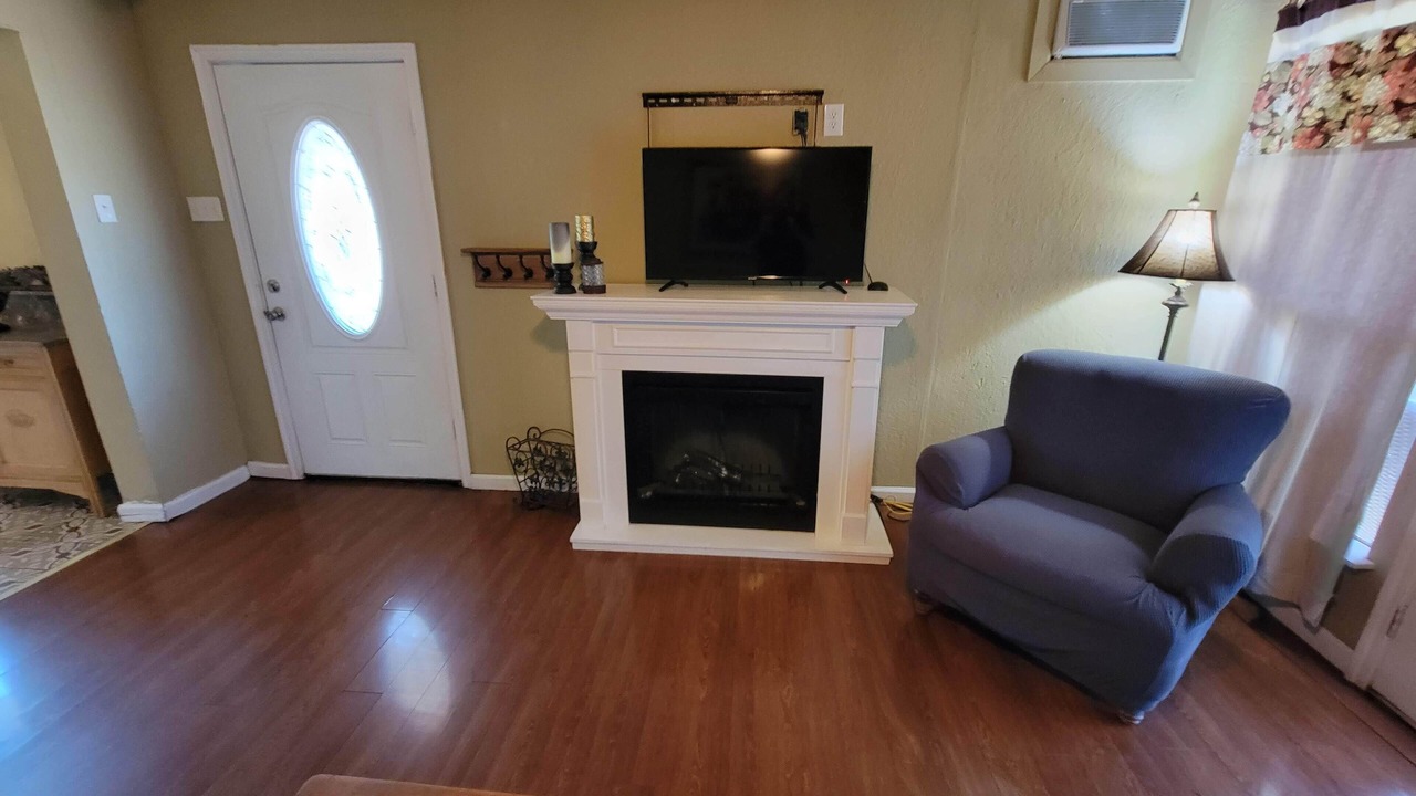Photo of Livingroom in Davis