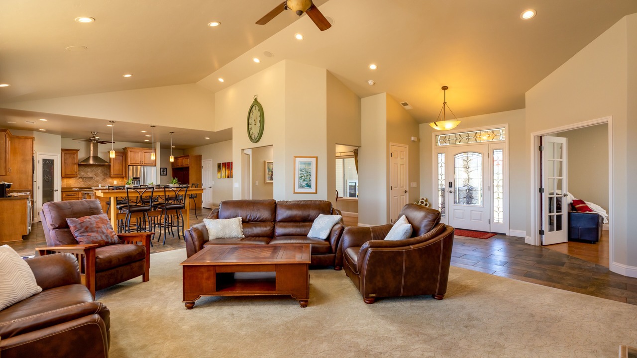 Photo of Livingroom in Klamath Falls