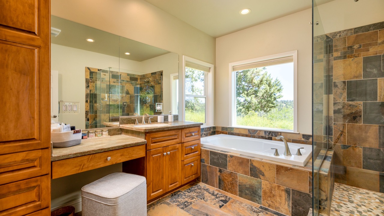Photo of Bathroom in Klamath Falls