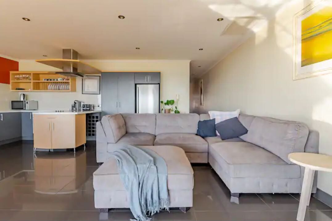 Photo of Livingroom in West Lakes Shore