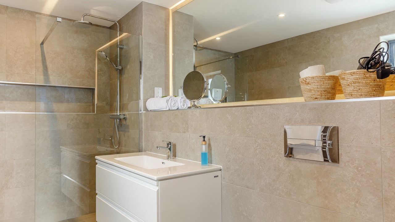 Photo of Bathroom in Carlyon Bay
