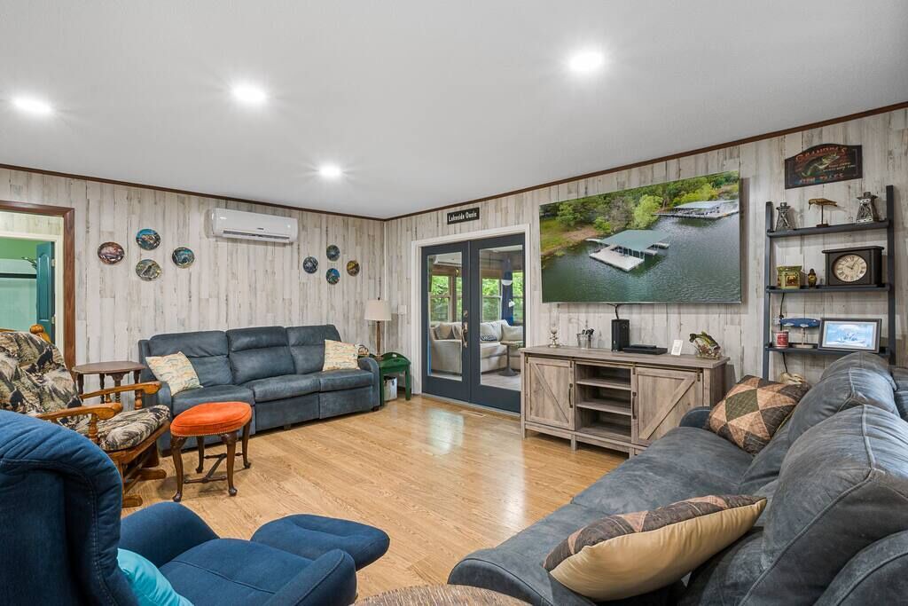 Photo of Others in Shell Knob