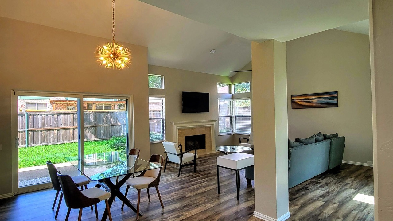 Photo of Livingroom in Far North Dallas