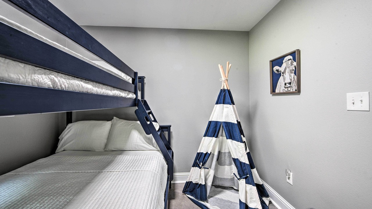 Photo of Bedroom in Avinger