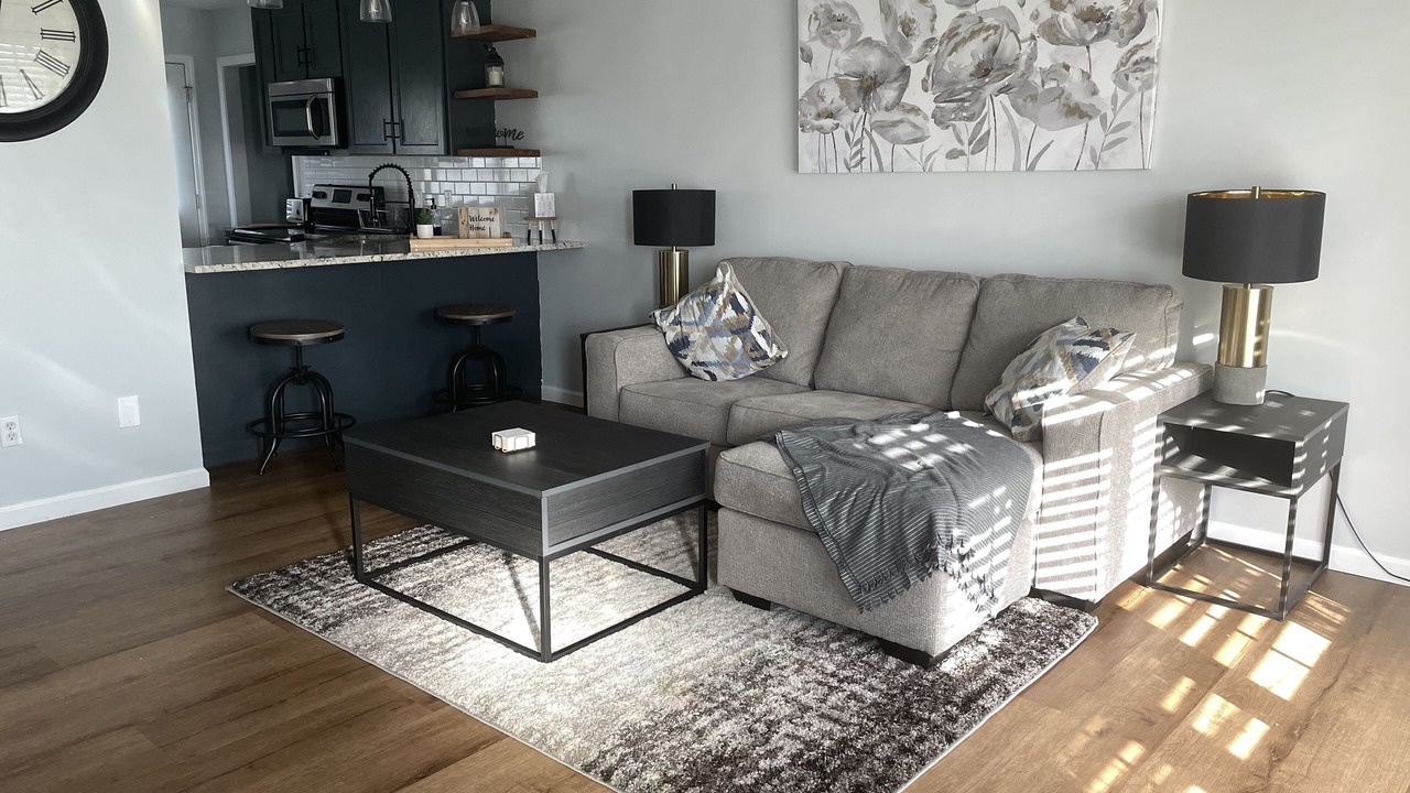 Photo of Livingroom in Midland City