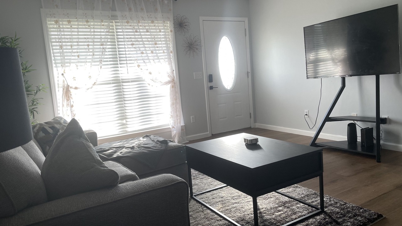 Photo of Livingroom in Midland City