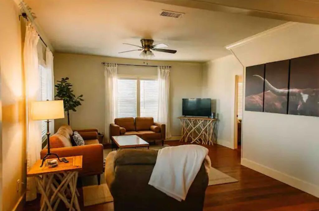 Photo of Livingroom in Oakland