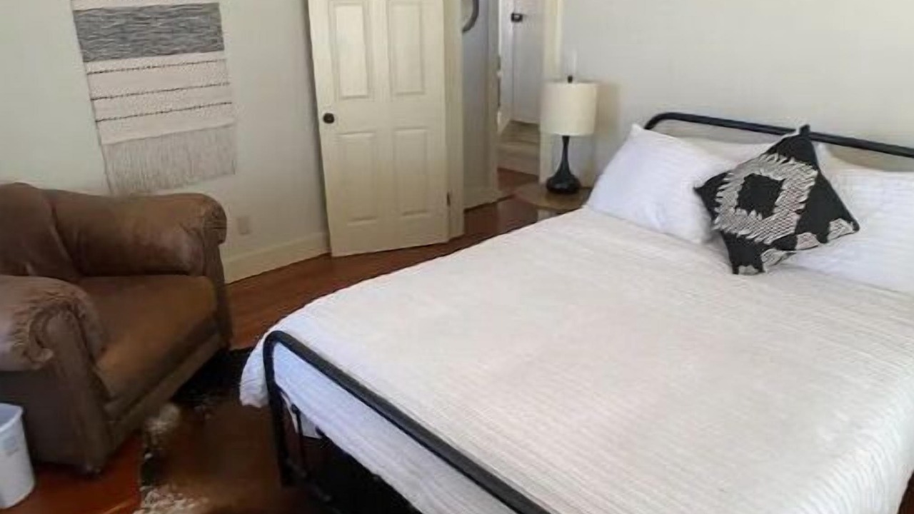 Photo of Bedroom in Oakland