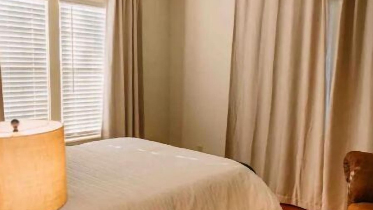 Photo of Bedroom in Oakland