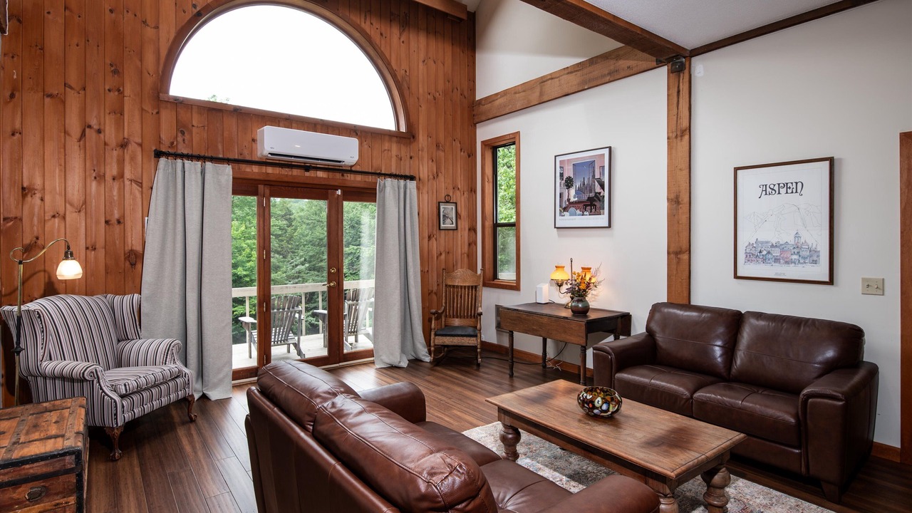 Photo of Livingroom in South Londonderry