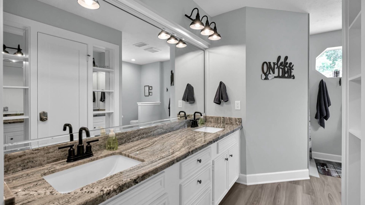 Photo of Bathroom in Willis