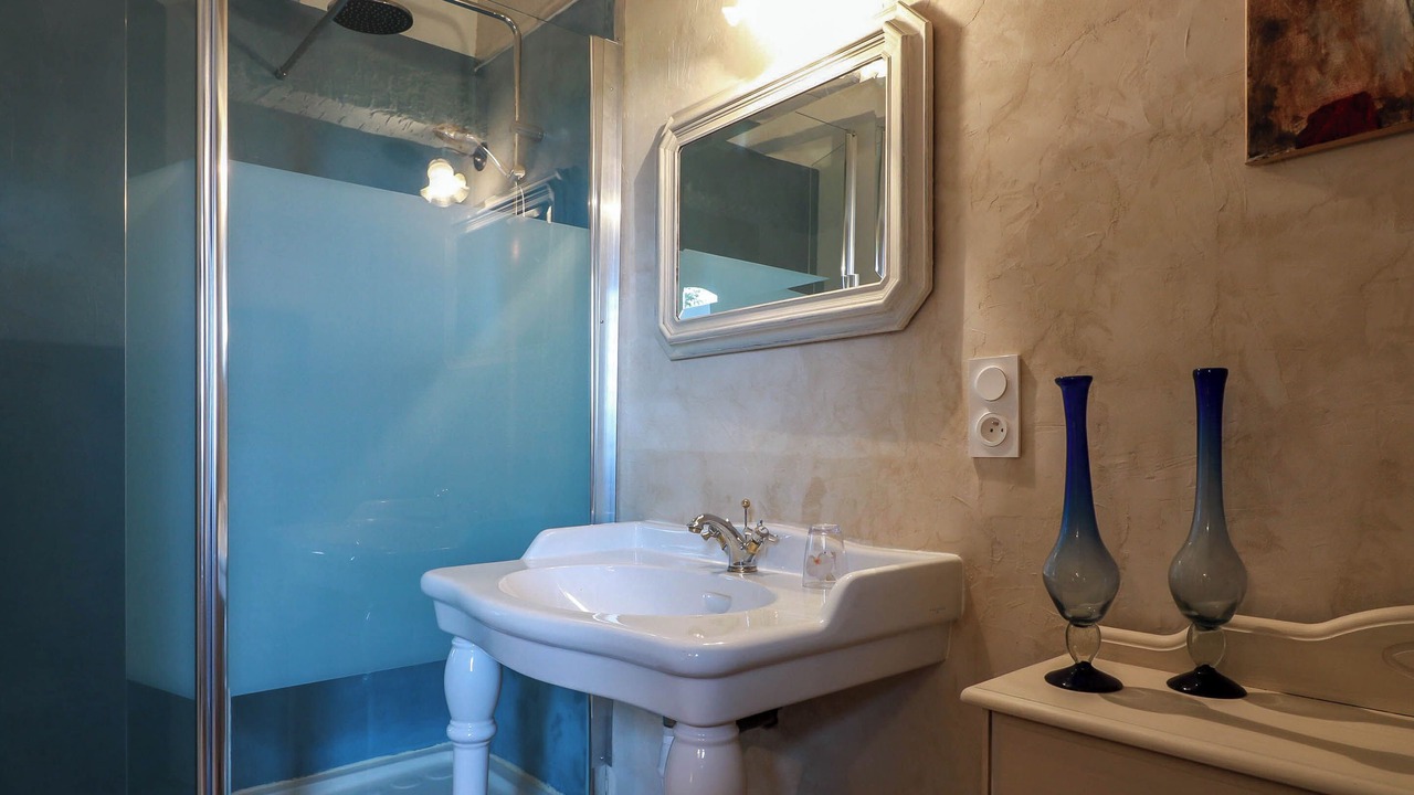 Photo of Bathroom in Canens