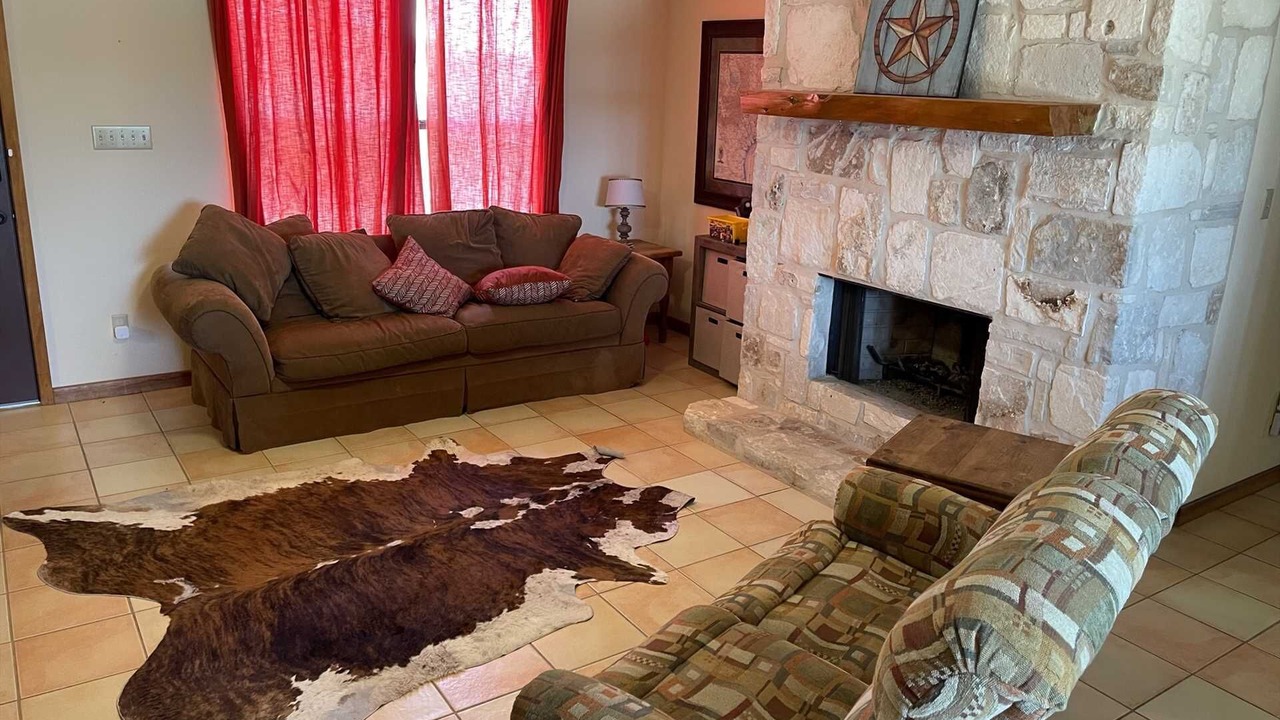 Photo of Livingroom in Hondo