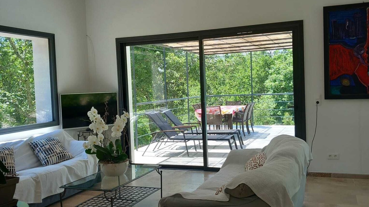 Photo of Livingroom in Saint Alban Auriolles