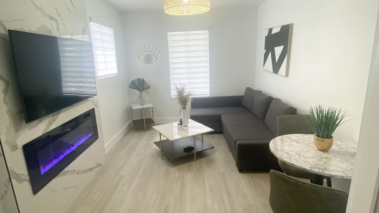 Photo of Livingroom in Ludlam