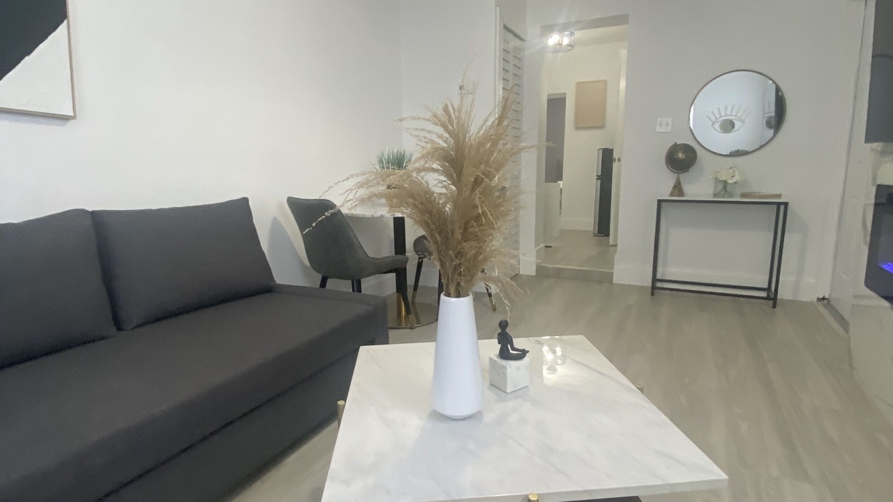 Photo of Livingroom in Ludlam