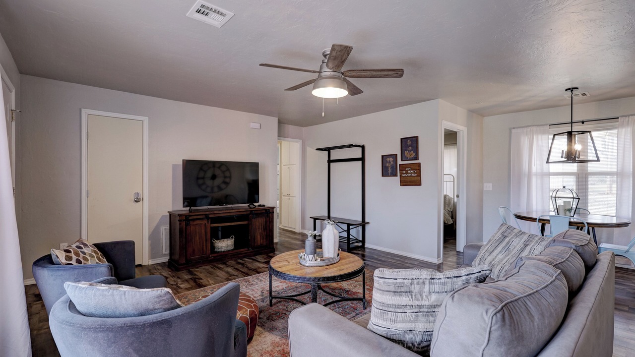 Photo of Livingroom in Midwest City