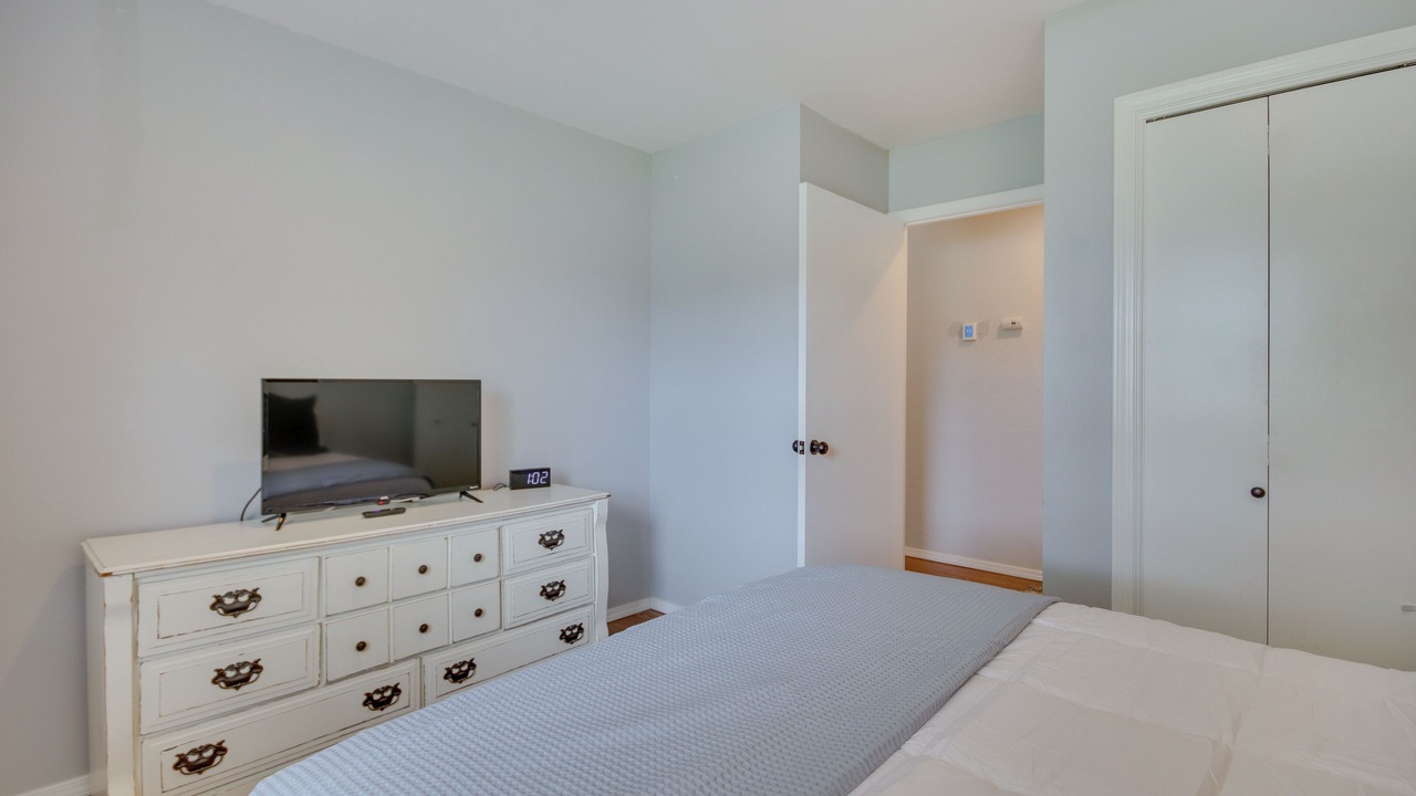 Photo of Bedroom in Grove