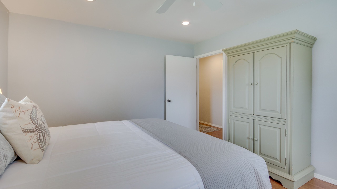 Photo of Bedroom in Grove