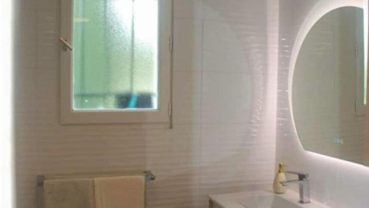 Photo of Bathroom in Limendous