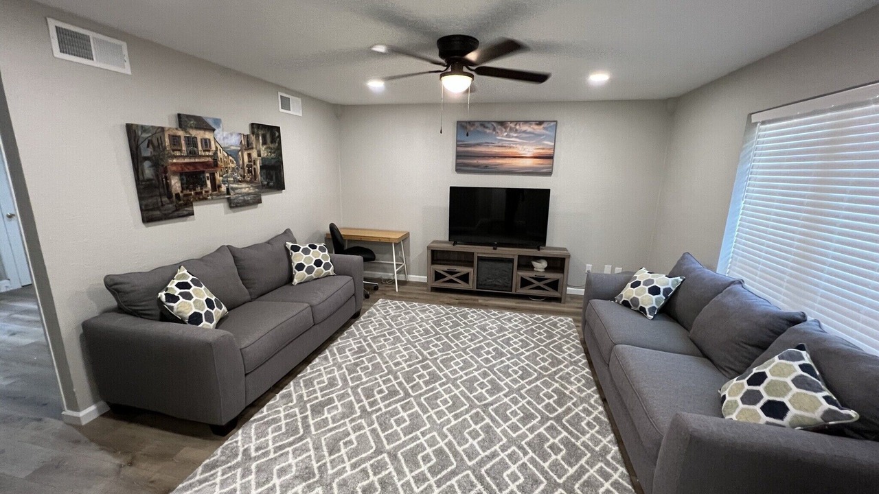 Photo of Livingroom in Spring Branch Central