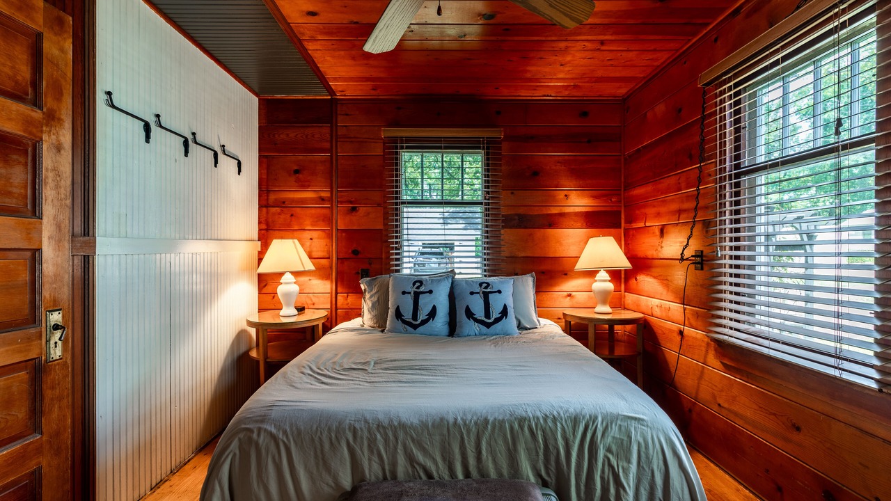 Photo of Bedroom in Clear Lake