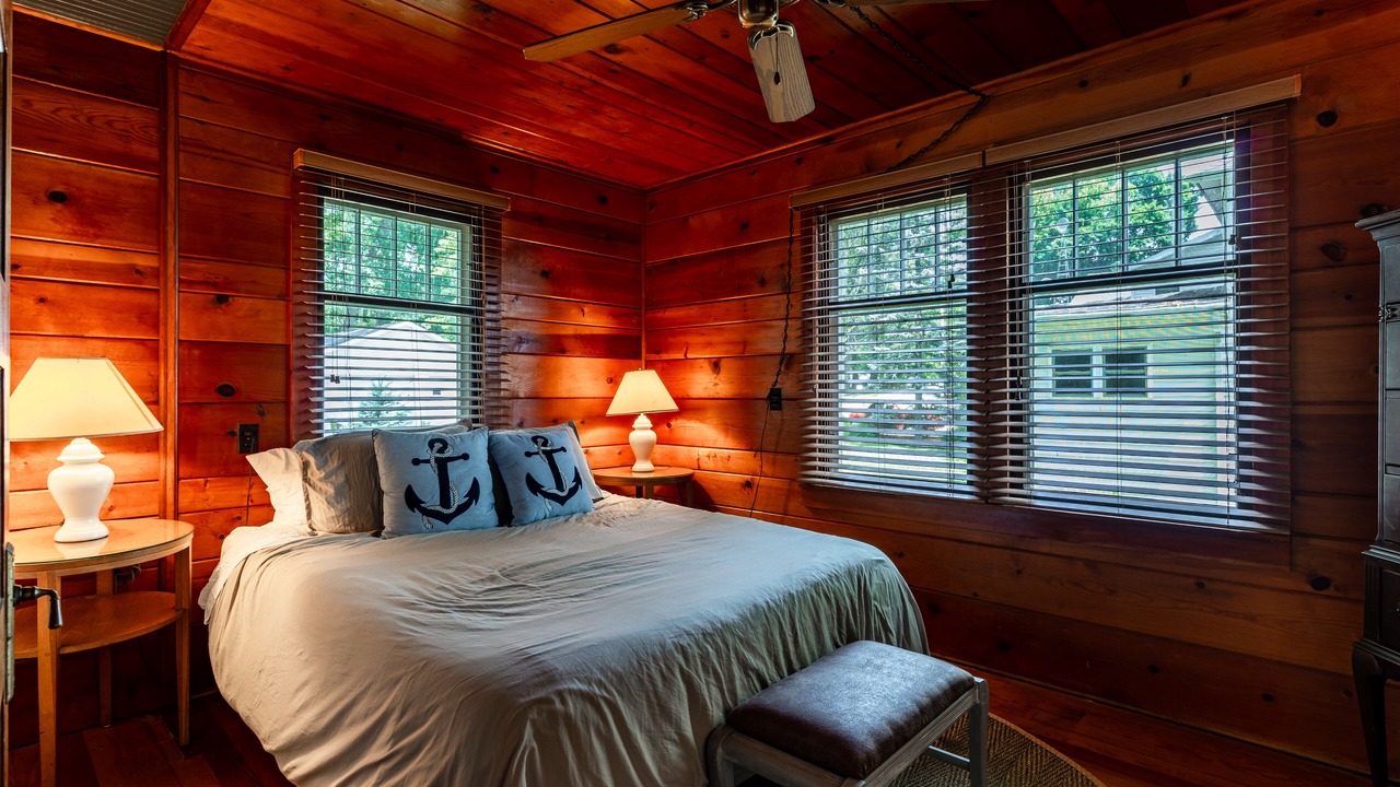 Photo of Bedroom in Clear Lake