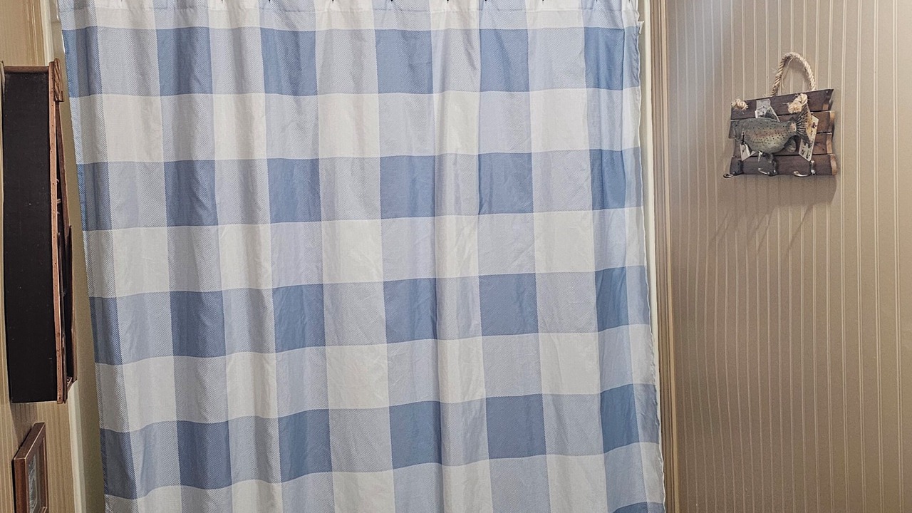 Photo of Bathroom in Hornbeak