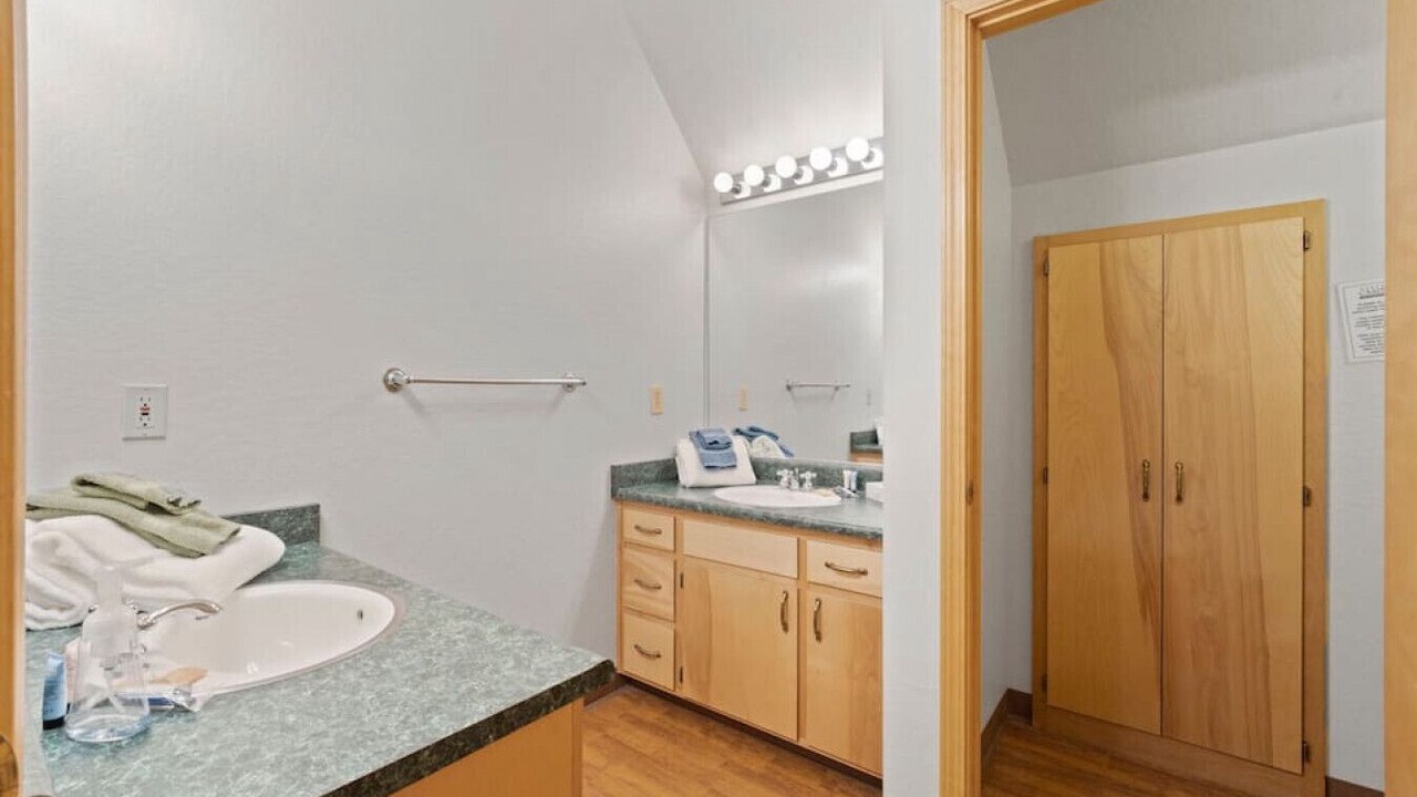 Photo of Bathroom in Strawberry