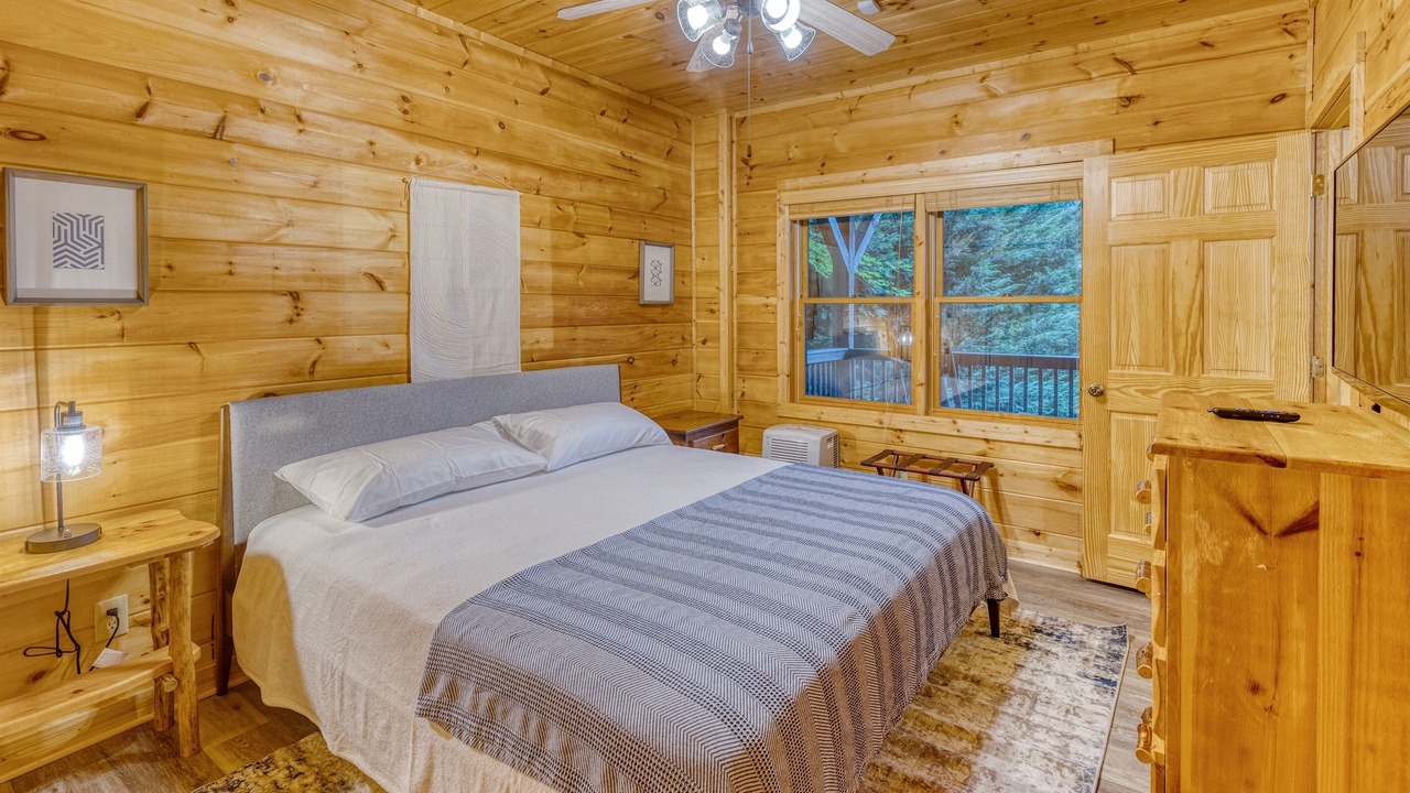 Photo of Bedroom in Mineral Bluff