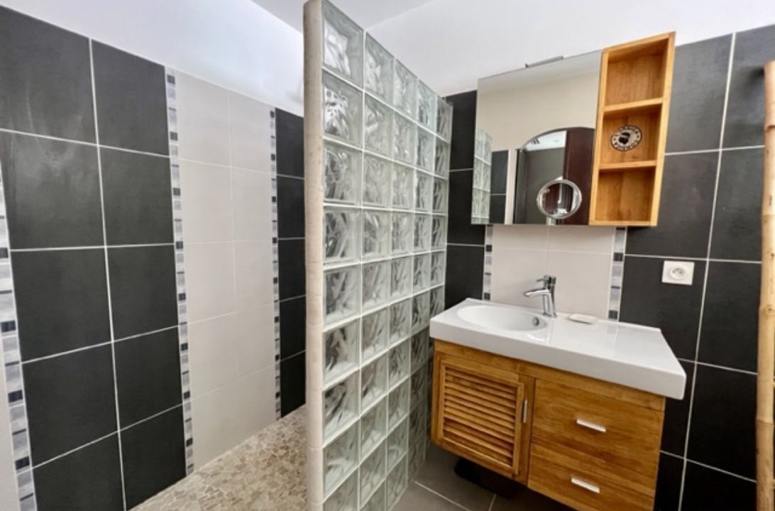 Photo of Bathroom in Manduel