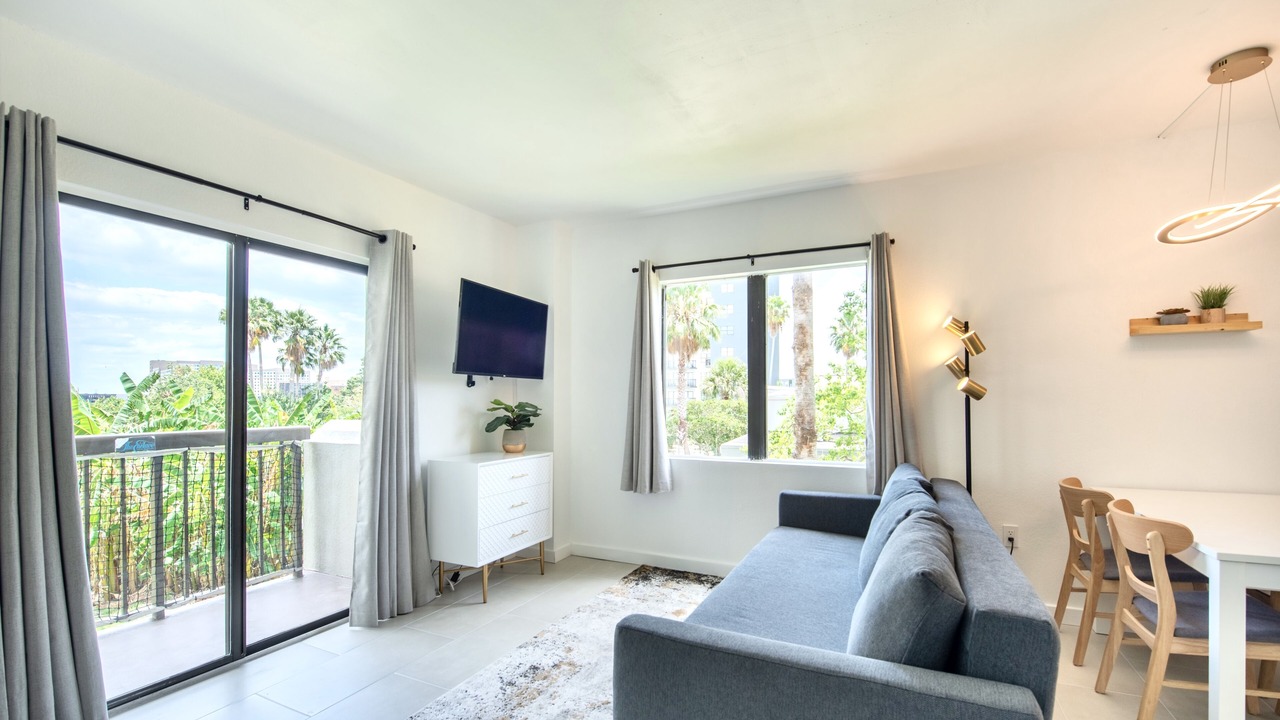 Photo of Livingroom in Florida Center