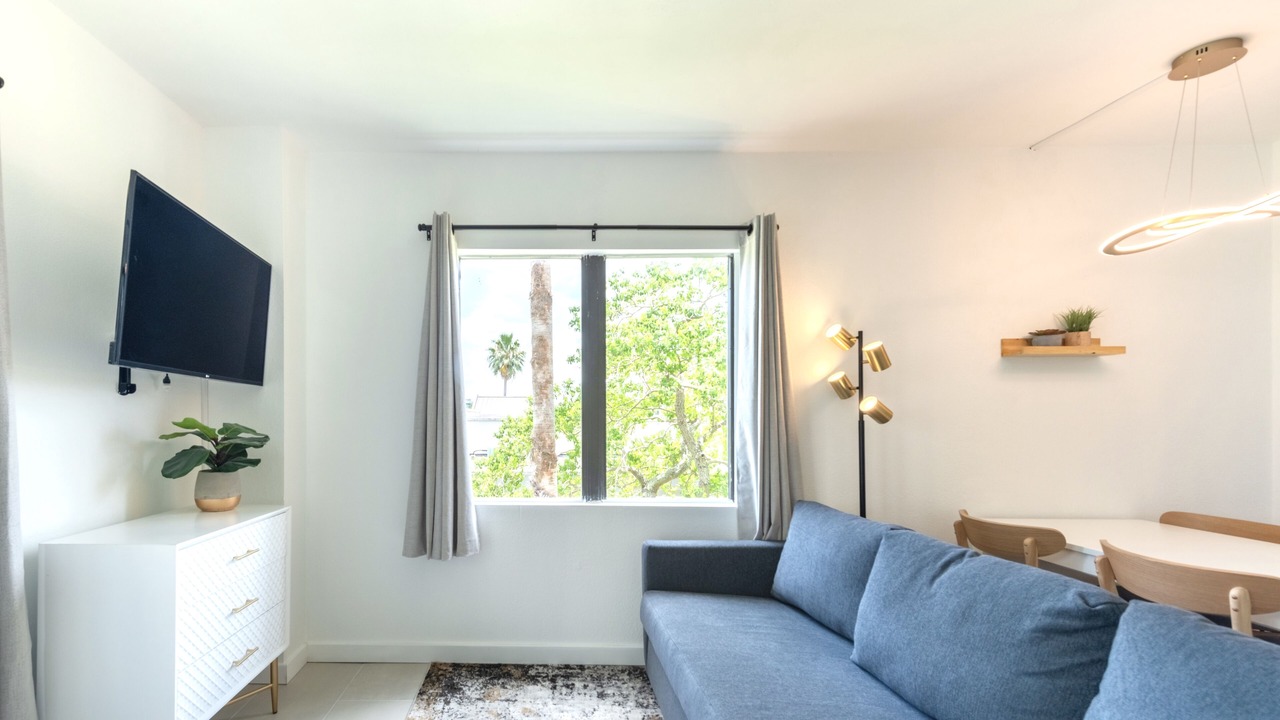 Photo of Livingroom in Florida Center