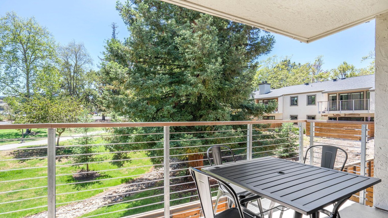 Photo of Outdoor in Sharon Heights