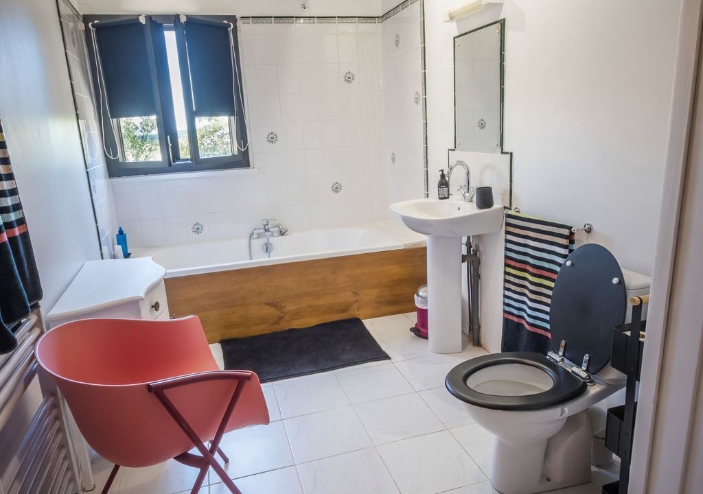 Photo of Bathroom in Touget