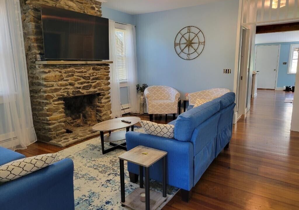 Photo of Livingroom in Town of Grafton
