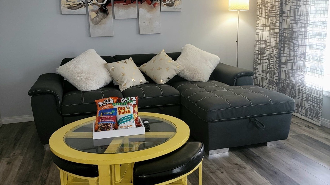Photo of Livingroom in Birds Hill