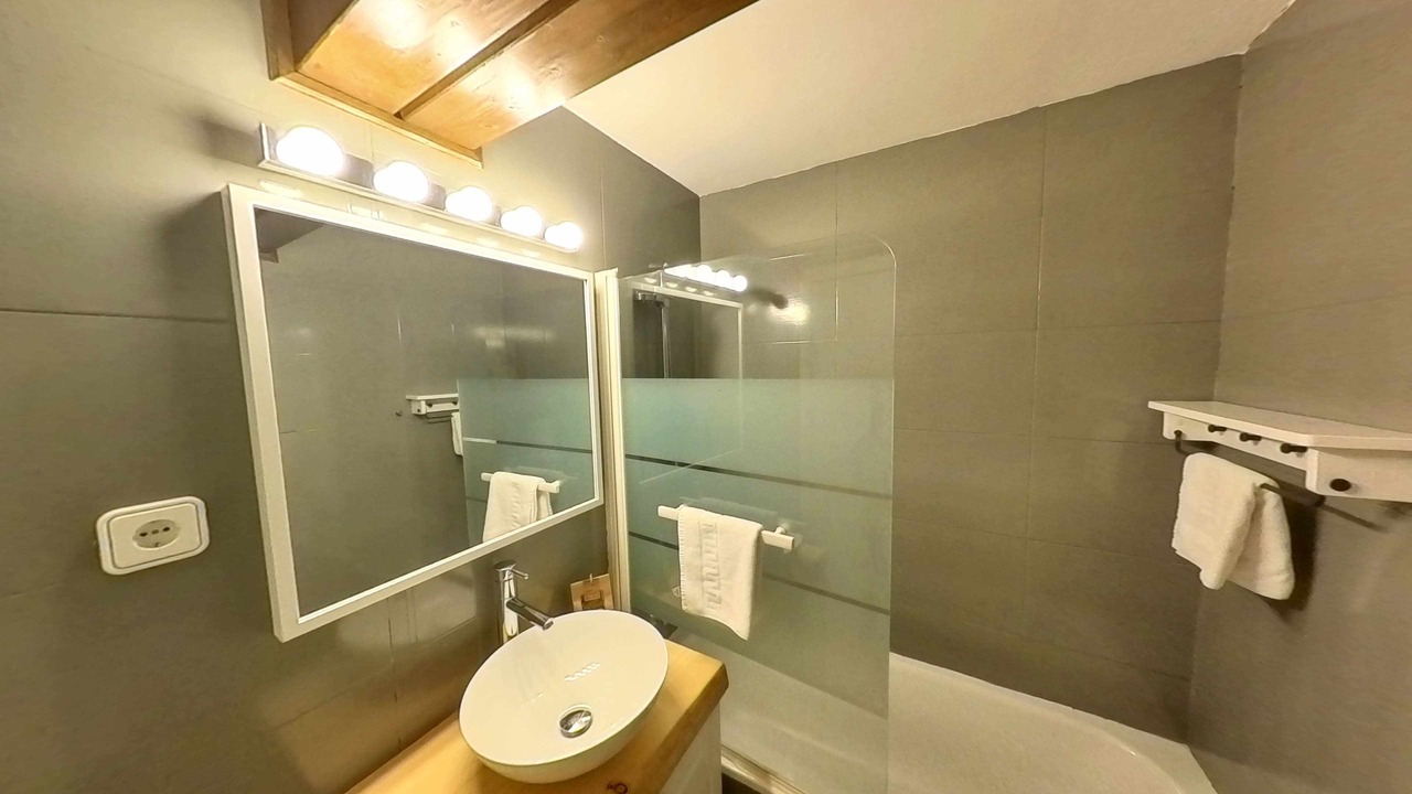 Photo of Bathroom in Escarrilla