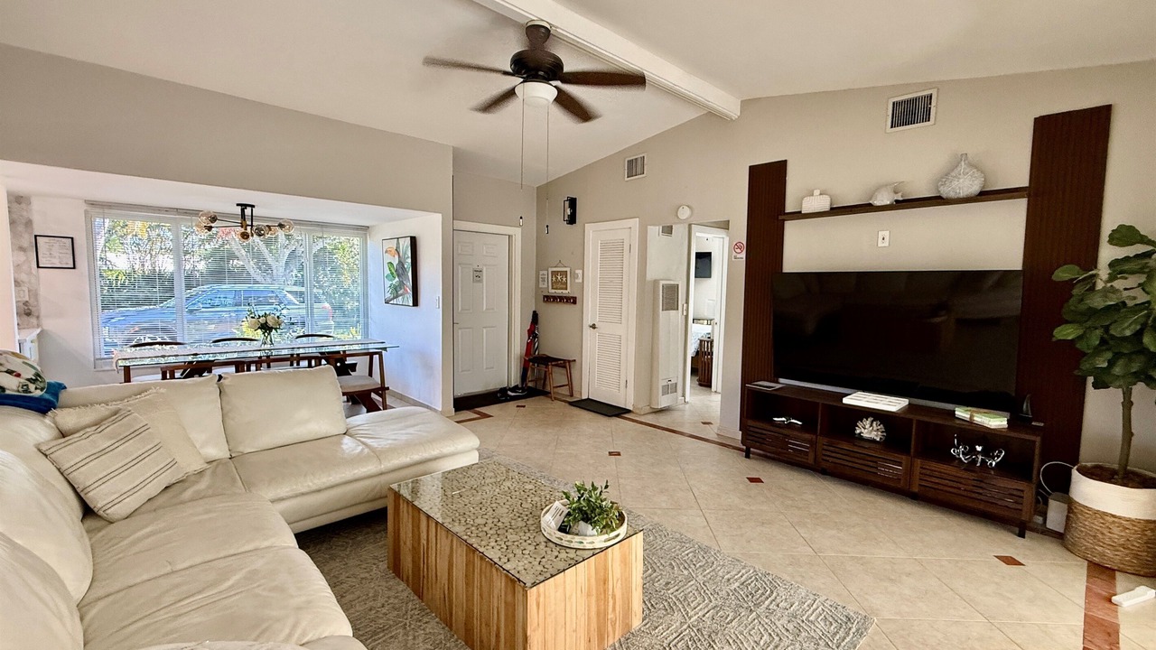 Photo of Livingroom in Deerfield Beach