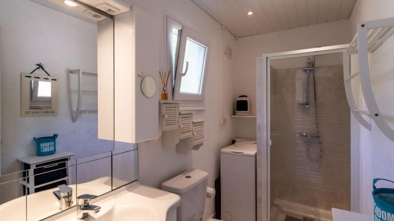 Photo of Bathroom in Pietra Long Salvini