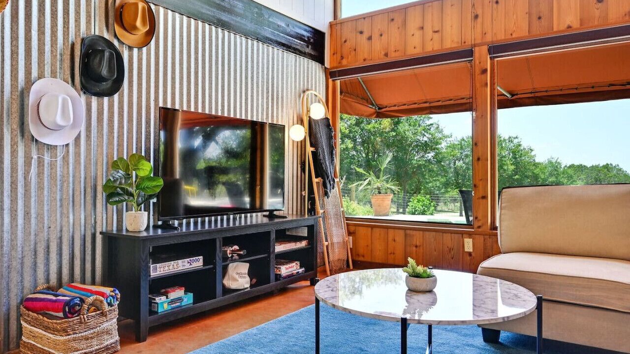 Photo of Livingroom in La Hacienda Estates