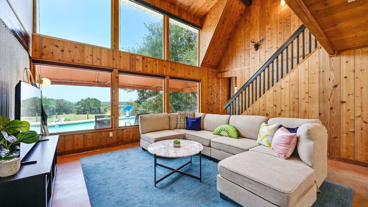 Photo of Livingroom in La Hacienda Estates
