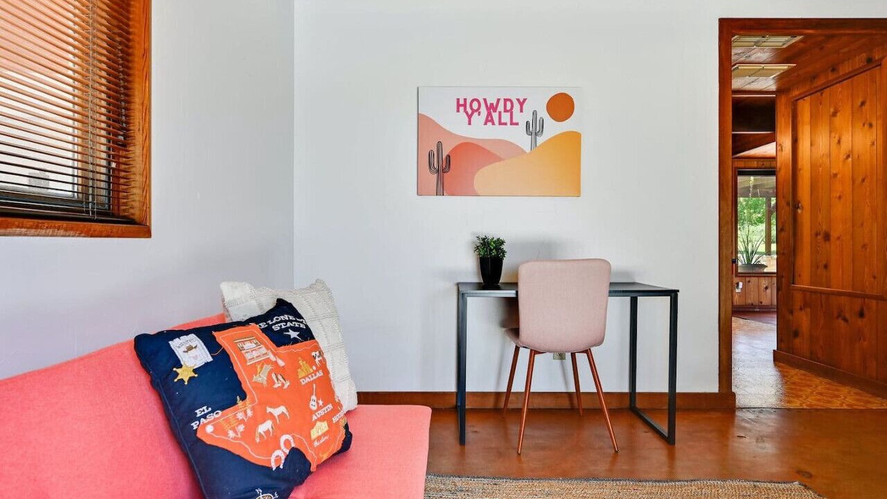 Photo of Livingroom in La Hacienda Estates