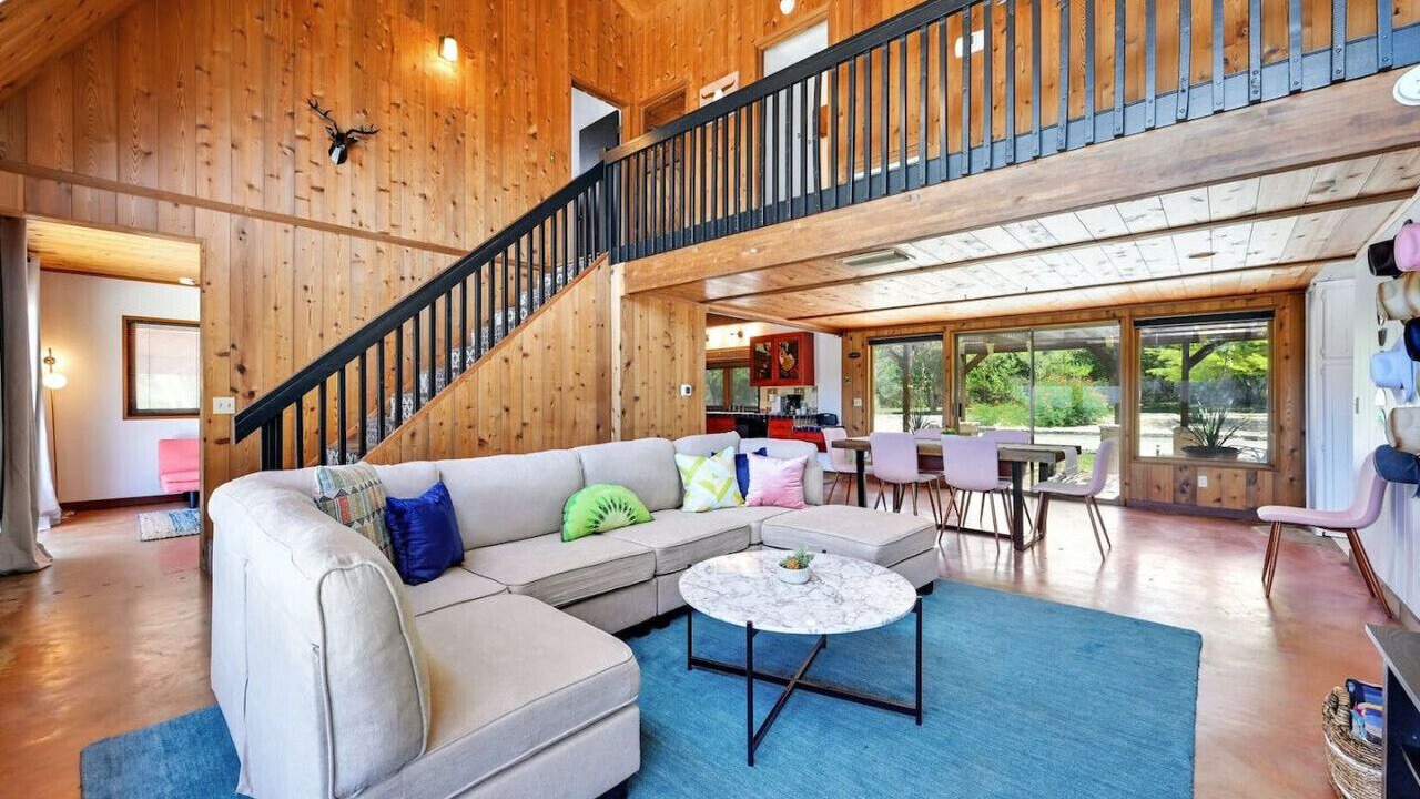 Photo of Livingroom in La Hacienda Estates