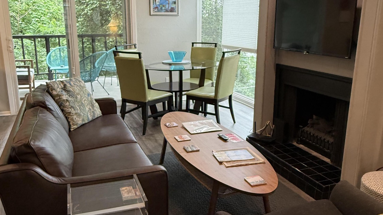 Photo of Livingroom in Barton Hills