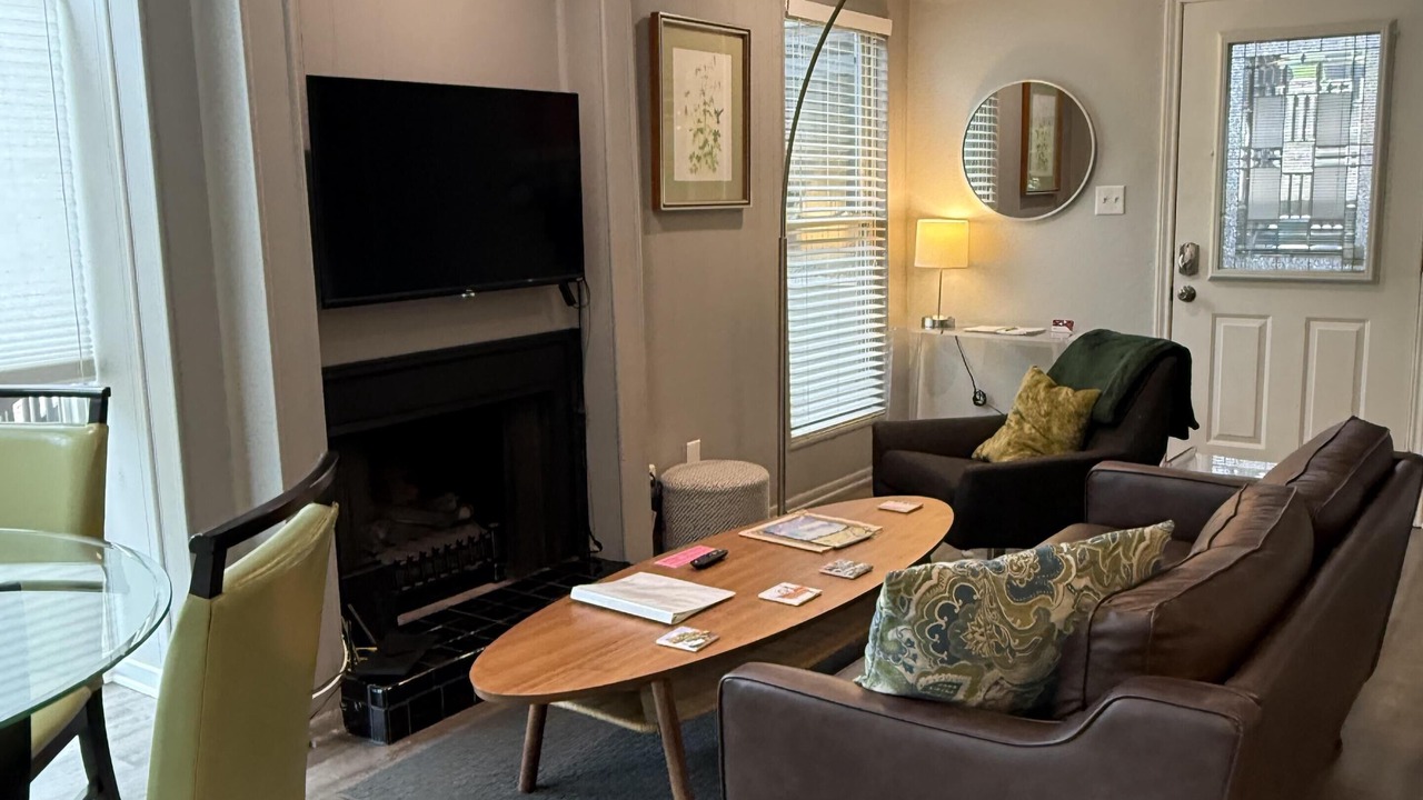 Photo of Livingroom in Barton Hills