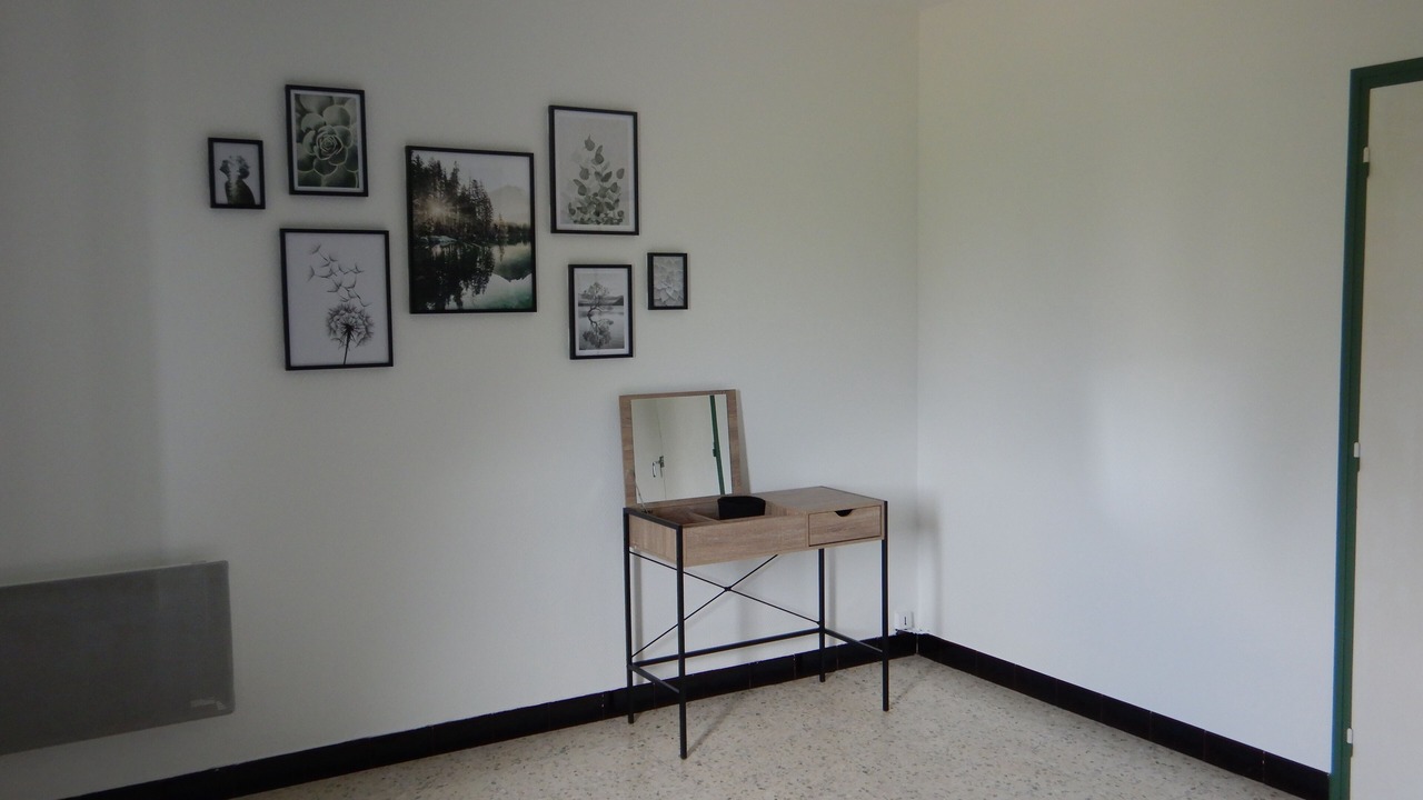 Photo of Bedroom in Saint-Julien-de-Peyrolas