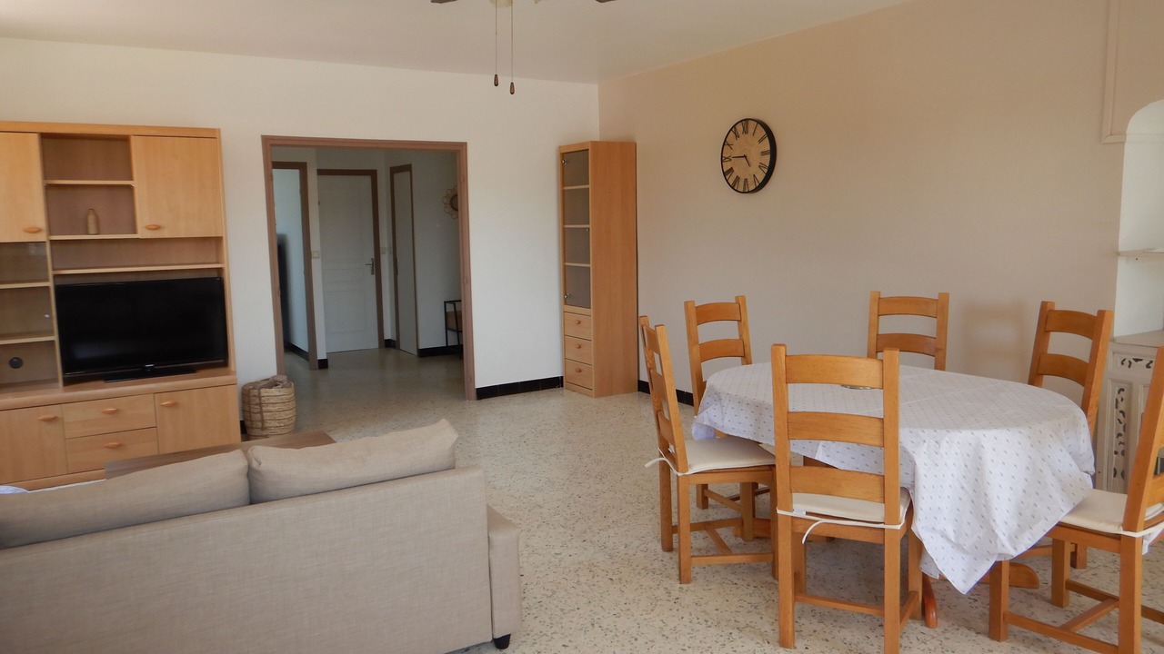 Photo of Livingroom in Saint-Julien-de-Peyrolas