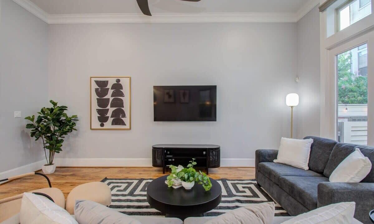 Photo of Livingroom in Washington Ave./ Memorial Park